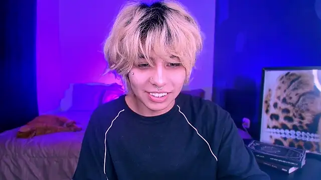 Snapshot of Aronn_44 chatting on May 11, 2026, 2:45 pm Aronn 44 online show from May 11, 2026, 2:45 pm