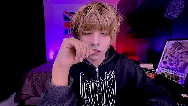 Snapshot of Aronn_44 chatting on June 16, 2026, 1:38 am Aronn 44 online show from June 16, 2026, 1:38 am