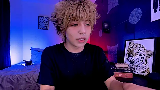 Snapshot of Aronn_44 chatting on June 1, 2026, 12:49 pm Aronn 44 online show from June 1, 2026, 12:49 pm