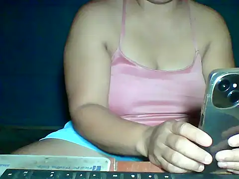 Snapshot of MommyKaye30 chatting on May 17, 2026, 8:09 pm MommyKaye30 online show from May 17, 2026, 8:09 pm