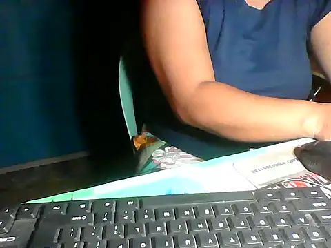 Snapshot of MommyKaye30 chatting on May 27, 2026, 7:10 pm MommyKaye30 online show from May 27, 2026, 7:10 pm