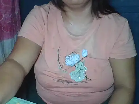 Snapshot of MommyKaye30 chatting on July 24, 2026, 7:43 pm MommyKaye30 online show from July 24, 2026, 7:43 pm
