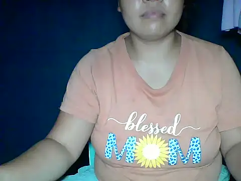 Snapshot of MommyKaye30 chatting on May 22, 2026, 6:17 pm MommyKaye30 online show from May 22, 2026, 6:17 pm