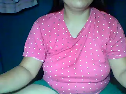 Snapshot of MommyKaye30 chatting on June 1, 2026, 7:35 pm MommyKaye30 online show from June 1, 2026, 7:35 pm