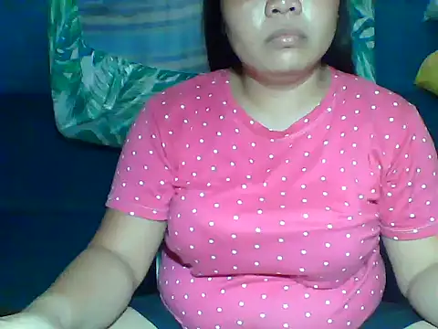 MommyKaye30 online show from May 10, 2026, 8:07 am