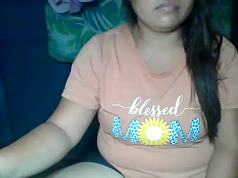 Snapshot of MommyKaye30 chatting on June 4, 2026, 8:19 am MommyKaye30 online show from June 4, 2026, 8:19 am