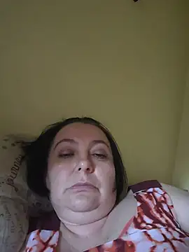 Snapshot of EmmaEmmy40 chatting on June 16, 2026, 5:02 pm EmmaEmmy40 online show from June 16, 2026, 5:02 pm