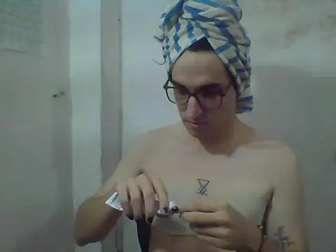 Snapshot of LaCuerva chatting on May 20, 2026, 7:44 pm LaCuerva online show from May 20, 2026, 7:44 pm