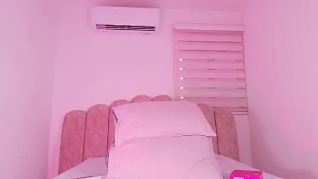Snapshot of Malaia_thompson_ chatting on June 10, 2026, 12:06 pm Malaia thompson online show from June 10, 2026, 12:06 pm