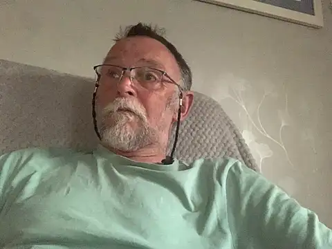 Snapshot of Moonraker64 chatting on June 23, 2026, 8:29 pm Moonraker64 online show from June 23, 2026, 8:29 pm