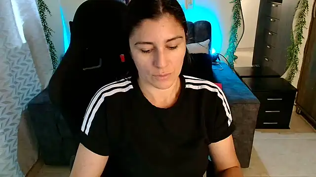 LUCYMILF SEXY online show from June 12, 2026, 5:54 pm