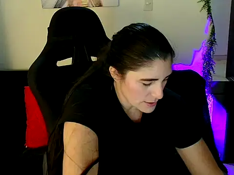 LUCYMILF SEXY online show from May 22, 2026, 6:39 pm