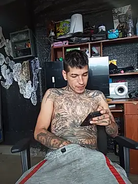 demoni0802 online show from May 18, 2026, 6:56 pm