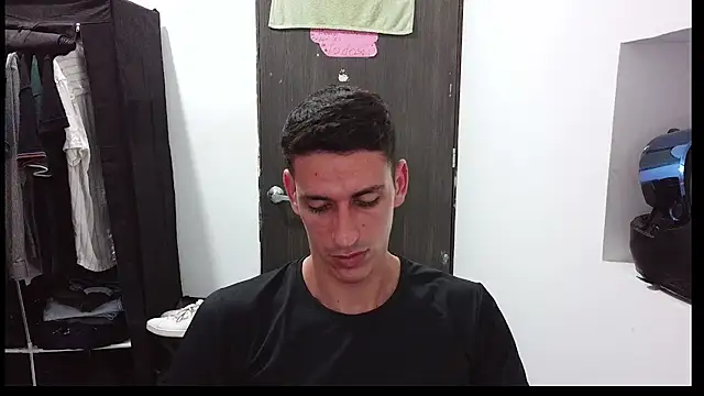 Snapshot of RaulRico chatting on June 15, 2026, 4:12 am RaulRico online show from June 15, 2026, 4:12 am