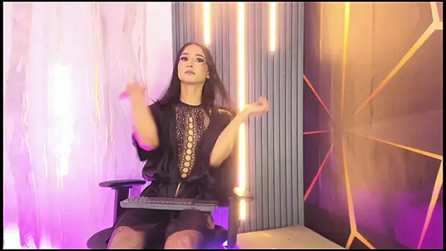 Snapshot of Miss_Isa_ chatting on May 23, 2026, 9:03 pm Miss Isa online show from May 23, 2026, 9:03 pm