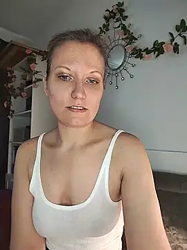 Snapshot of Candy_Cougar chatting on June 18, 2026, 6:23 am Candy Cougar online show from June 18, 2026, 6:23 am