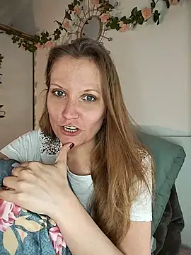 Snapshot of Candy_Cougar chatting on May 28, 2026, 9:38 am Candy Cougar online show from May 28, 2026, 9:38 am