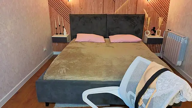 Vicki Milles online show from June 7, 2026, 8:41 am