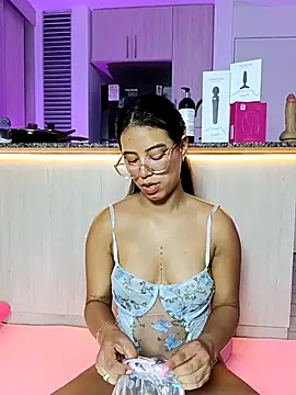 Raven stonee01 online show from May 8, 2026, 12:25 am