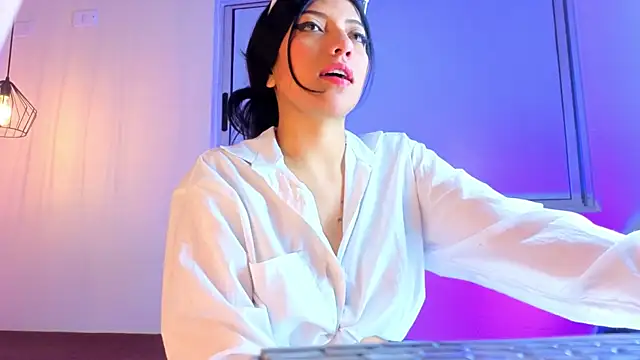 Ey Im simone  online show from June 18, 2026, 12:21 pm