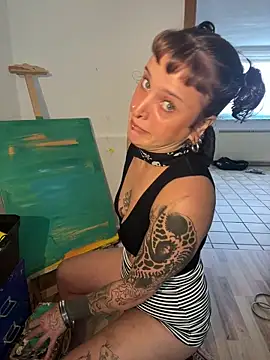 Snapshot of EmilieBraun chatting on June 17, 2026, 1:43 pm EmilieBraun online show from June 17, 2026, 1:43 pm