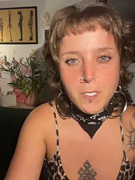 Snapshot of EmilieBraun chatting on June 13, 2026, 8:40 pm EmilieBraun online show from June 13, 2026, 8:40 pm