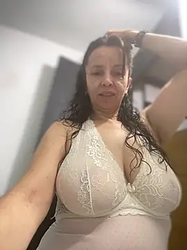 Snapshot of Soy_Camila8 chatting on June 3, 2026, 1:17 am Soy Camila8 online show from June 3, 2026, 1:17 am