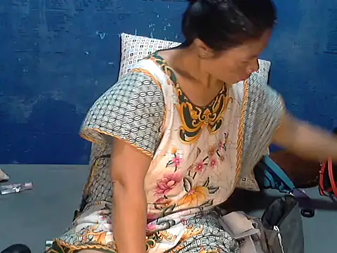 hotchilimom online show from February 22, 2026, 3:20 am