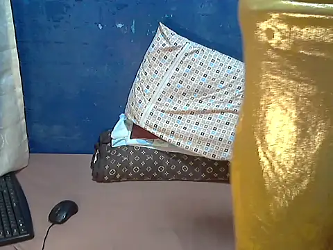 Snapshot of hotchilimom chatting on November 23, 2025, 9:14 pm hotchilimom online show from November 23, 2025, 9:14 pm