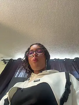 Snapshot of Bunny-fire chatting on May 20, 2026, 7:11 pm Bunny-fire online show from May 20, 2026, 7:11 pm