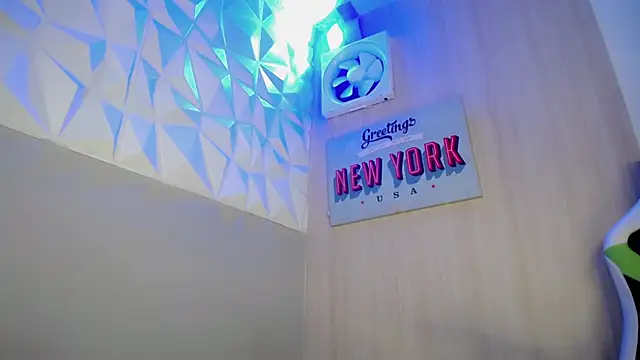 Snapshot of sombra_18 chatting on August 7, 2026, 11:00 pm sombra 18 online show from August 7, 2026, 11:00 pm