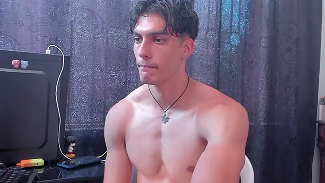 Snapshot of Alessio_Valee chatting on May 24, 2026, 5:35 pm Alessio Valee online show from May 24, 2026, 5:35 pm