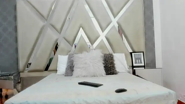 Snapshot of SweetVenuus chatting on June 4, 2026, 8:35 pm SweetVenuus online show from June 4, 2026, 8:35 pm