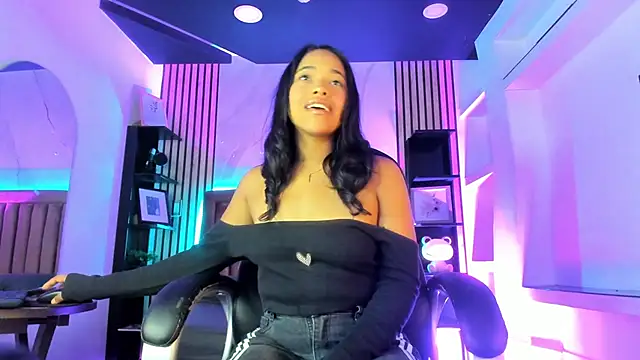BrianaRuiiz  online show from June 19, 2026, 1:06 pm