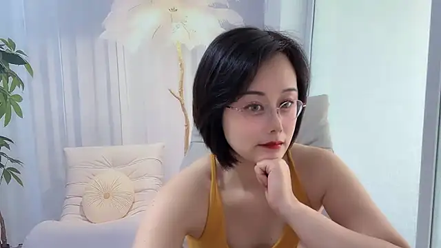 Snapshot of Naomi_Z chatting on May 15, 2026, 11:14 pm Naomi Z online show from May 15, 2026, 11:14 pm