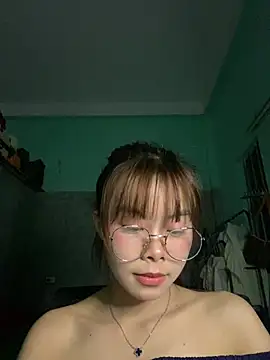 Snapshot of Cry_sexy chatting on May 22, 2026, 4:05 pm Cry sexy online show from May 22, 2026, 4:05 pm