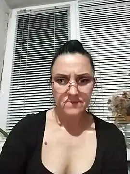 MillaMia45 online show from May 7, 2026, 6:22 pm