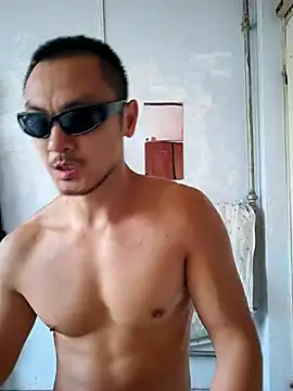 Snapshot of muscleboy63 chatting on May 14, 2026, 12:07 am muscleboy63 online show from May 14, 2026, 12:07 am
