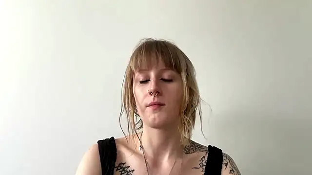 LaraLovely online show from July 13, 2026, 3:44 pm