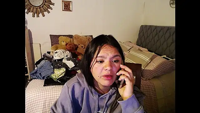 Petiteonline online show from May 7, 2026, 8:12 pm