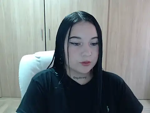 Snapshot of Haileey_ross chatting on May 27, 2026, 2:13 pm Haileey ross online show from May 27, 2026, 2:13 pm