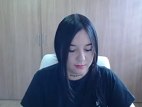Snapshot of Haileey_ross chatting on May 18, 2026, 2:11 pm Haileey ross online show from May 18, 2026, 2:11 pm