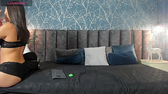 Eros afrodita  online show from May 12, 2026, 7:31 pm