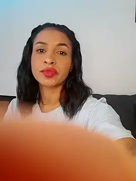 mell0102 online show from June 3, 2026, 1:12 pm