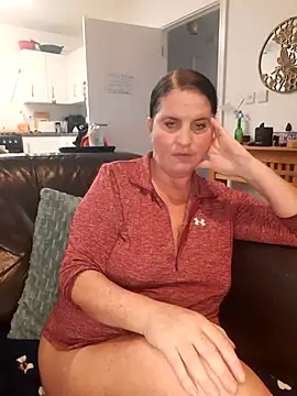 Velvet-Milf online show from June 19, 2026, 4:02 pm