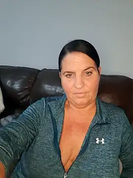 Velvet-Milf online show from May 17, 2026, 5:40 am
