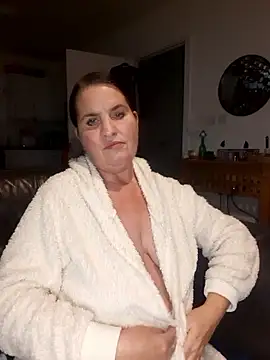 Velvet-Milf online show from June 14, 2026, 7:15 pm