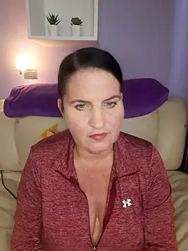 Velvet-Milf online show from May 18, 2026, 9:36 am