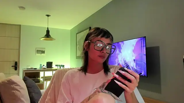 Snapshot of vandalovee_ chatting on May 9, 2026, 2:37 am vandalovee online show from May 9, 2026, 2:37 am