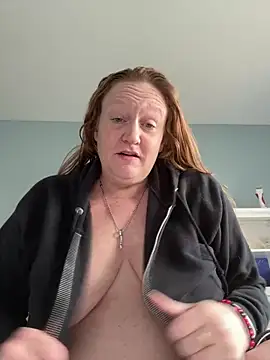 Kellilyn10 online show from May 7, 2026, 9:51 pm